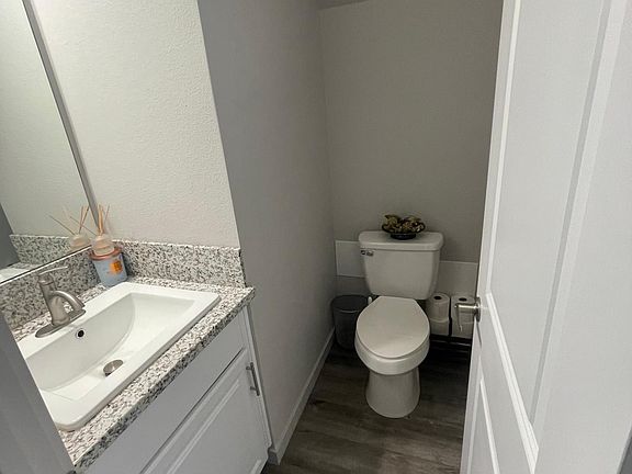 2nd image of 2427 Sunrise Dr