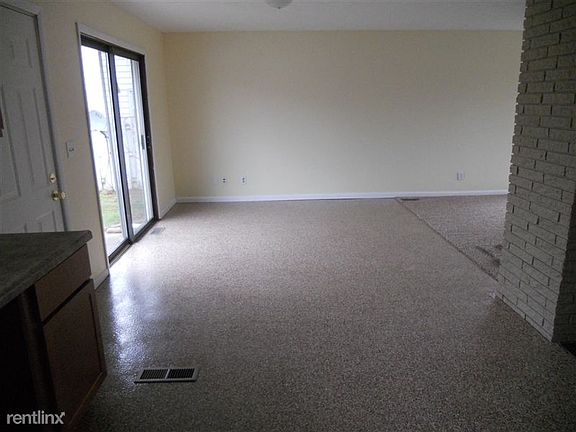 5th image of 1957 Crestmoor Ct SE
