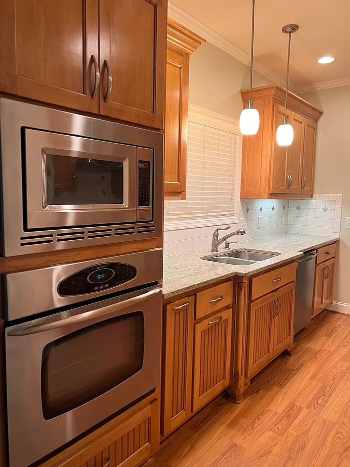 3 bed, 3.0 bath, 2222 sqft, $2,800 — Photo 3