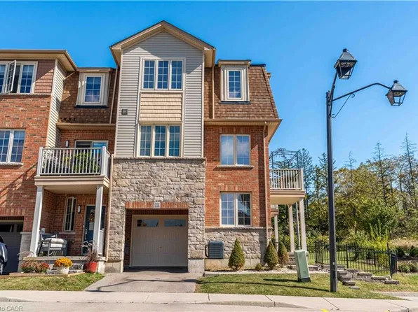 11 Stockbridge Gdns #13, Hamilton, ON L8J 0H5