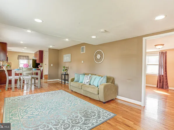 5 Mowery Rd, New Castle, DE 19720