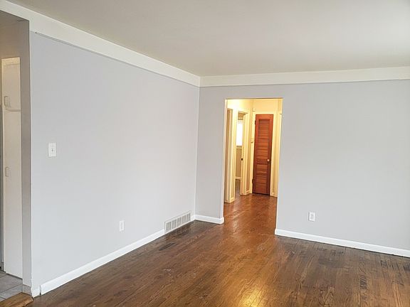 4th image of 17335 Roseland Blvd