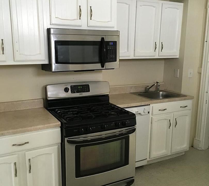 2nd image of 3401 8th St NE