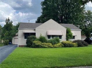 2495 Greenvale Rd, Cleveland, OH 44121