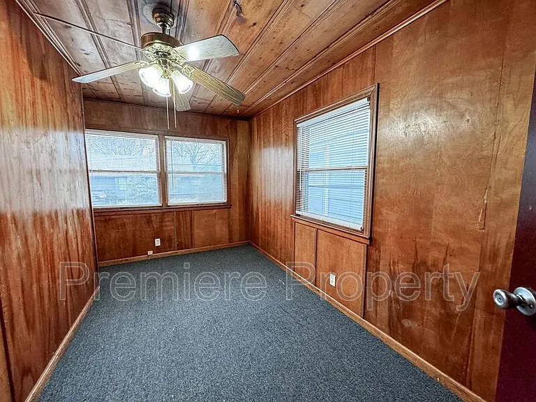 724 S Fuller Ave — Photo 5