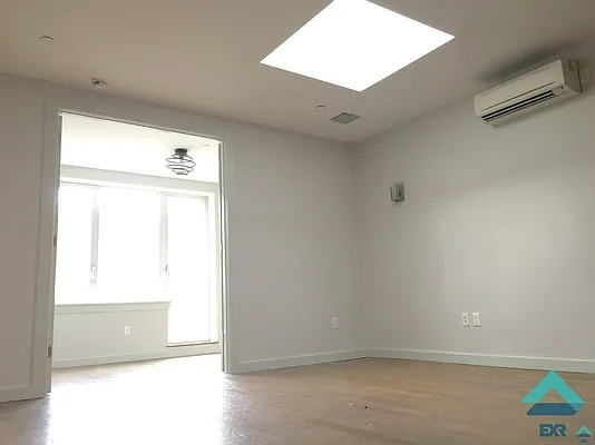 Rented by EXR | media 14