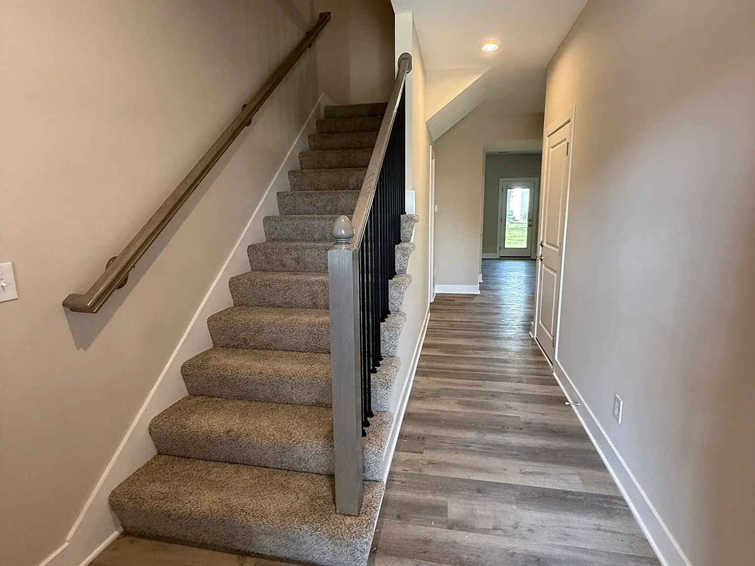3 bed, 2.5 bath, 1650 sqft, $2,395 — Photo 4