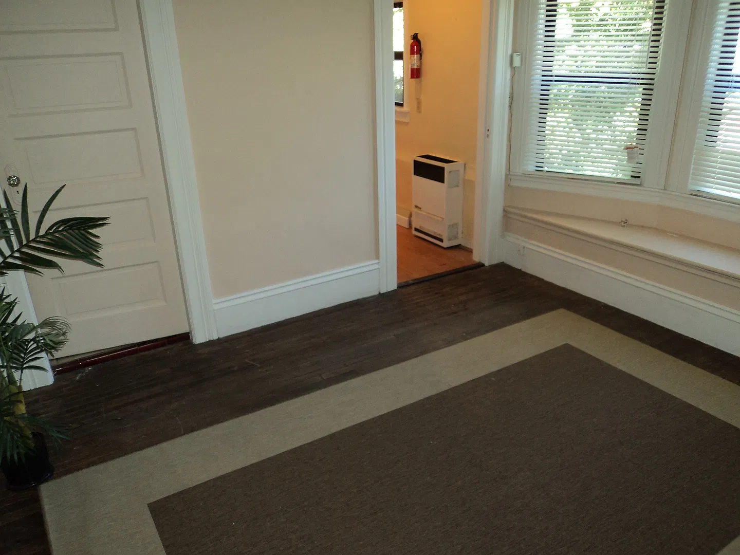 01247 — Photo 3
