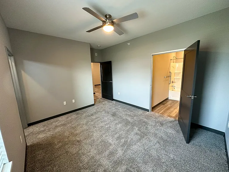 3405 Aurora — Photo 22