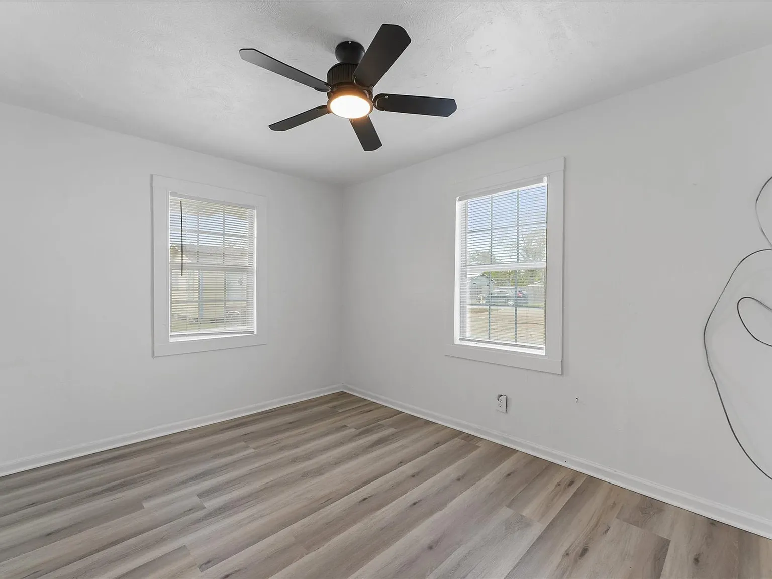 2 bed, 1.0 bath, 708 sqft, $1,075 — Photo 4