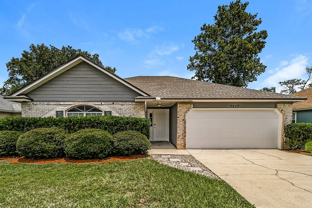 3 bed, 2.0 bath, 1893 sqft, $2,075 — Photo 1