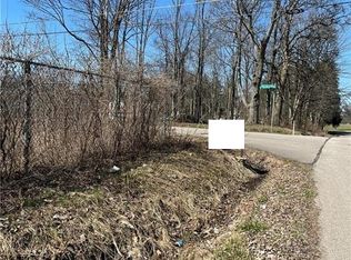 Woodlawn Rd, Barberton, OH 44203
