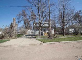 112 E Rummel Ave, Lennox, SD 57039