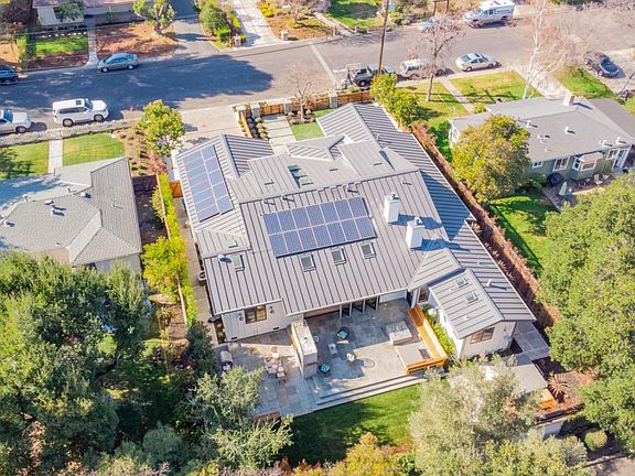 3rd image of 15588 Benedict Ln