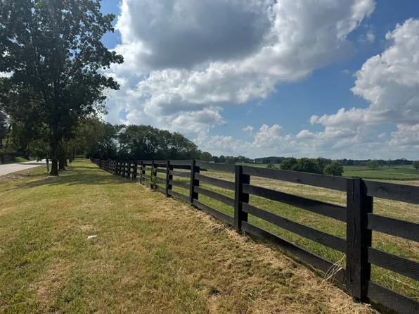2445 Bryan Station Rd, Lexington, KY 40516