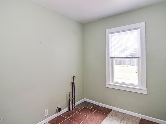 5th image of 118 Newburn Dr