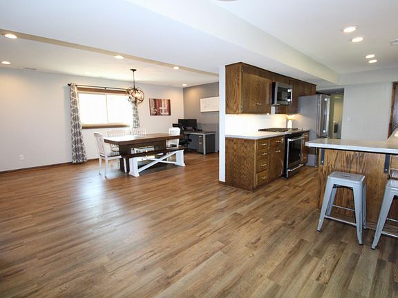 4th image of 100 Monona St