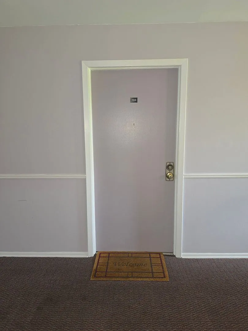 Centrally located, 2-bedroom, 1-full bathroom 1st fl condominium in the prestigious Willowbrook D... — Photo 3