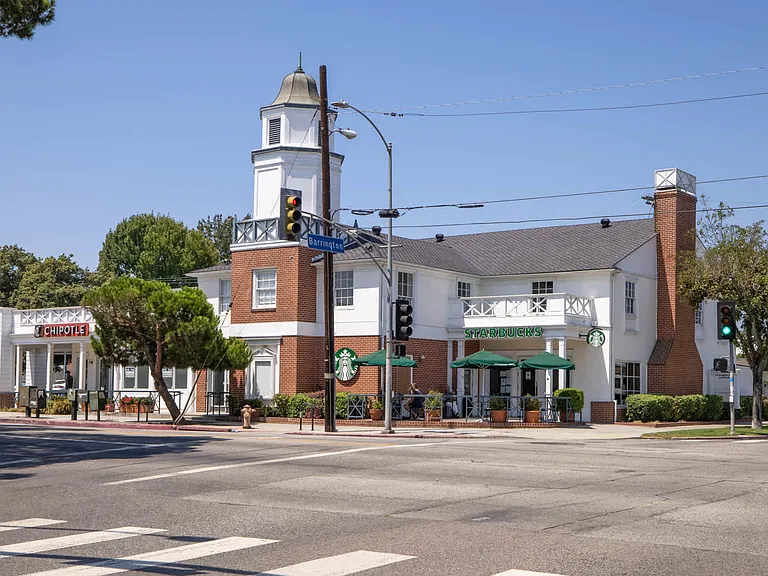 Your favorite retailers can be found along National Boulevard.