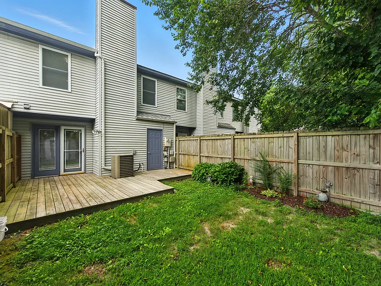 302 Seeman Ct — Photo 34