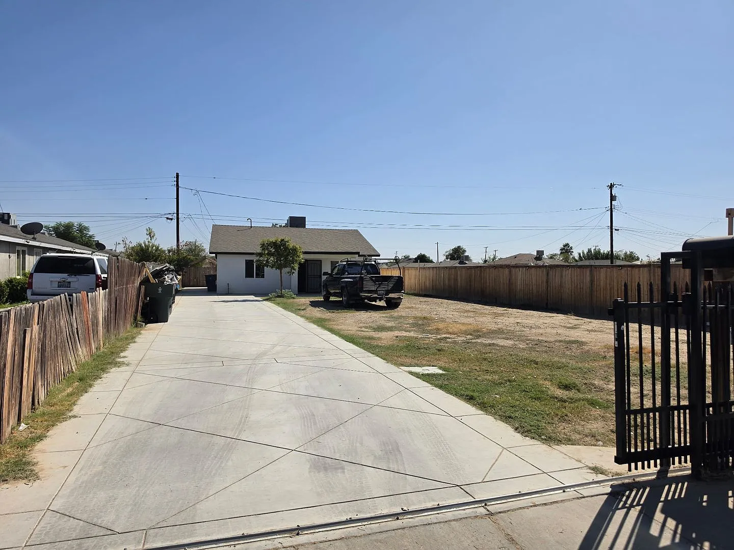 Check out this Affordable 3 BD 1 BA Home in Bakersfield — Photo 4