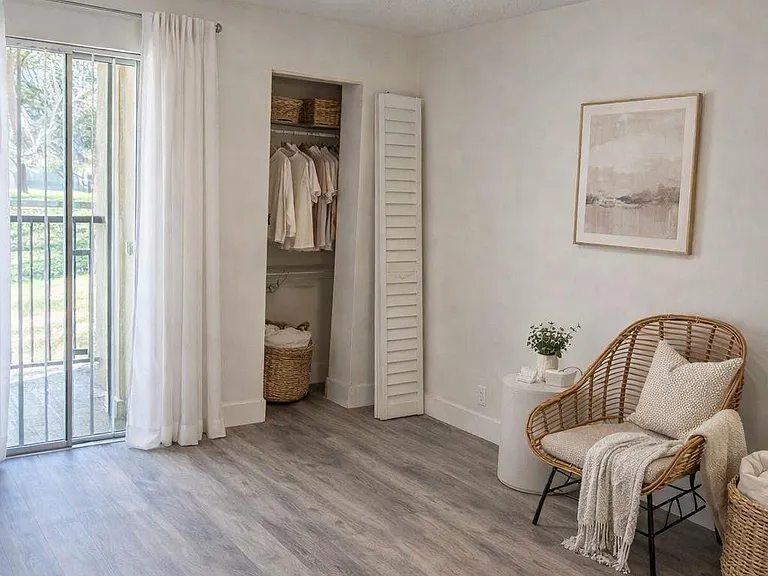 1120 Meadows Cir #1120 — Photo 1