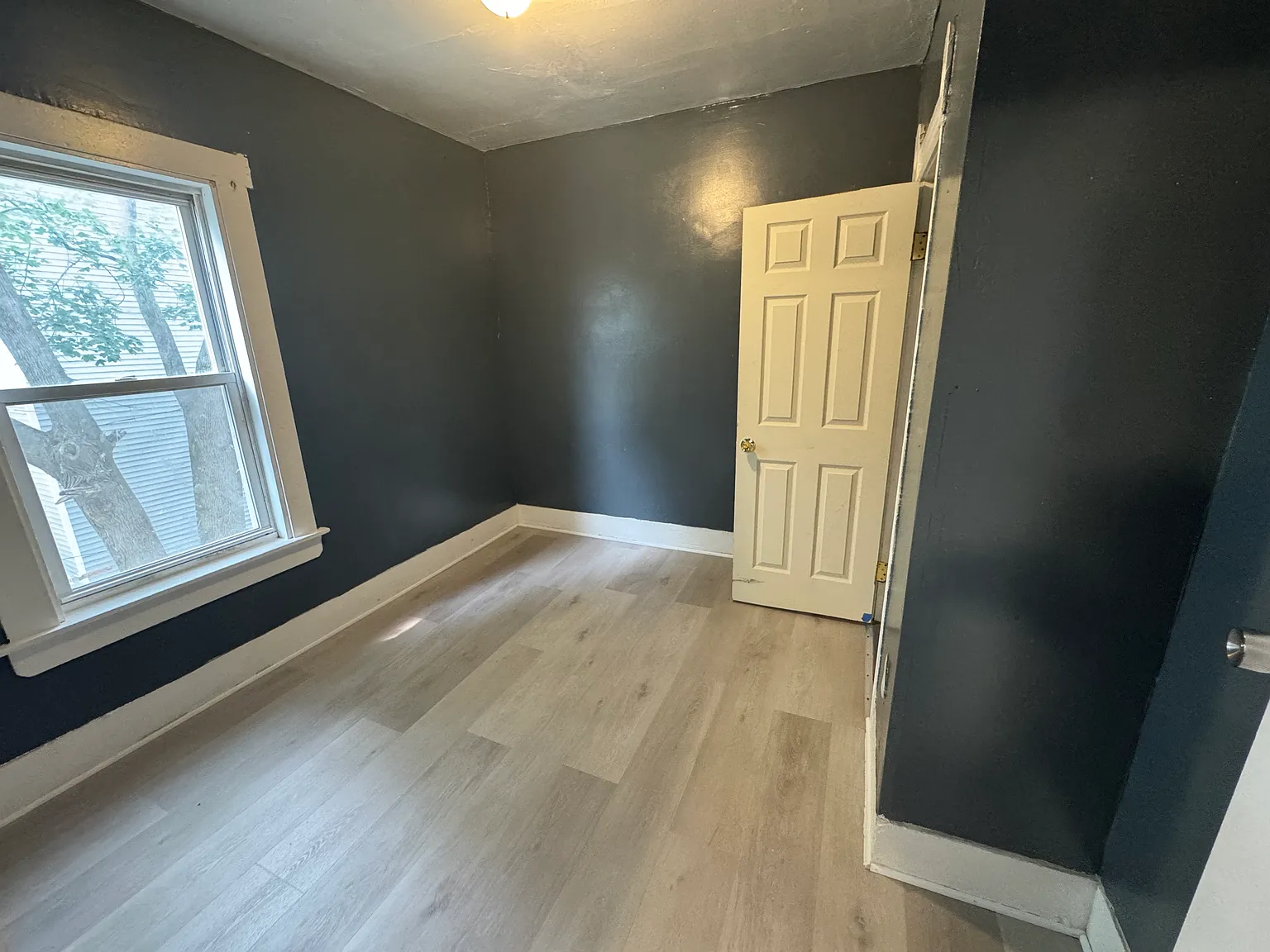 4 bed, $2,500 — Photo 2