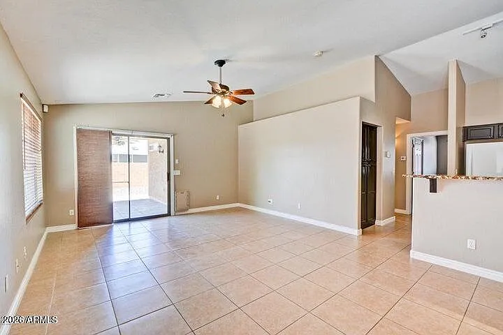3 bed, 2.0 bath, 1469 sqft, $2,300 — Photo 4
