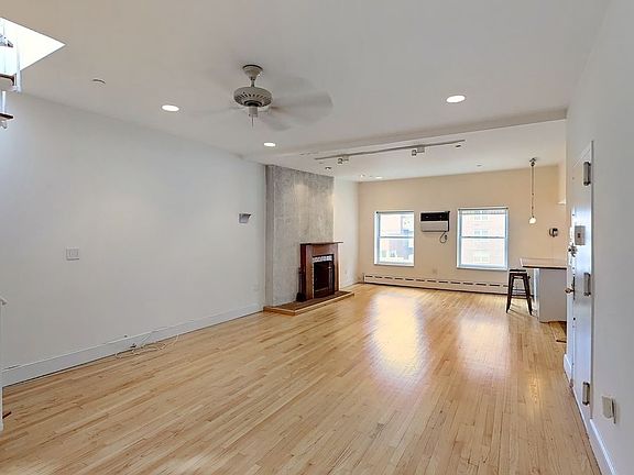 3rd image of 361 Greenwich St