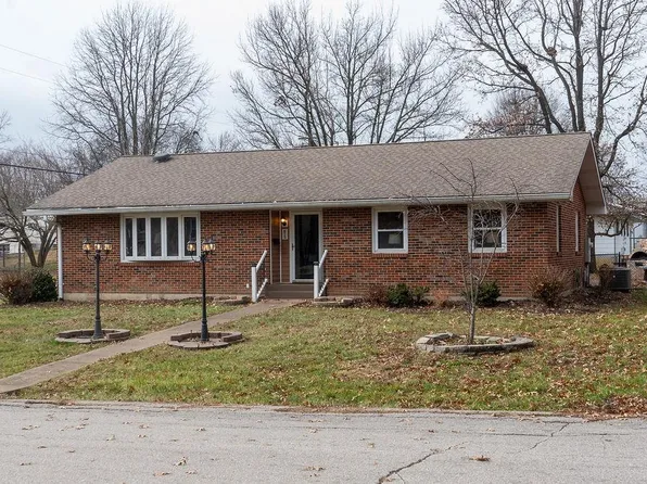 615 2nd St, Warrenton, MO 63383