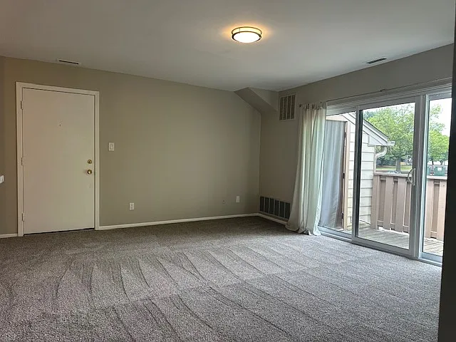 406 Stockton Ct — Photo 2