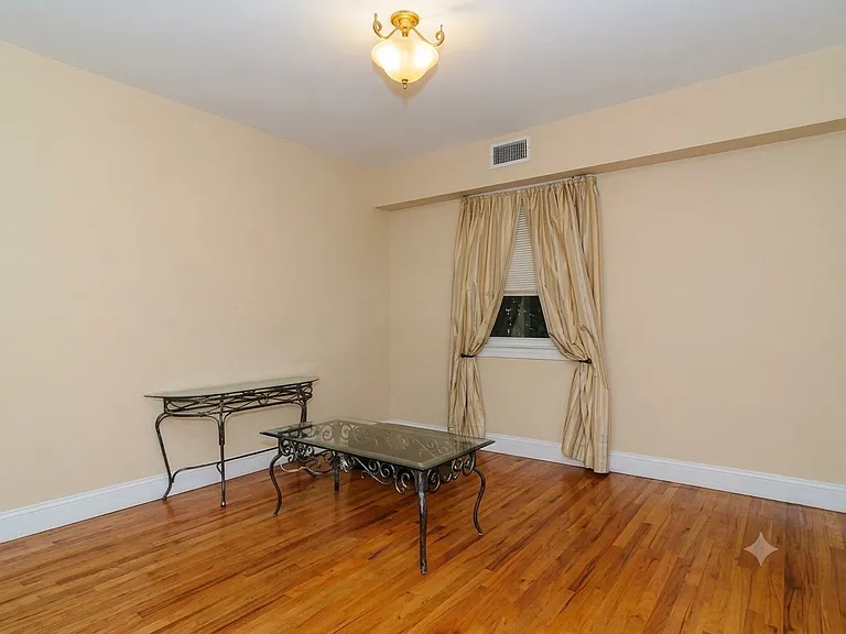 1101 Old Northern Blvd — Photo 8
