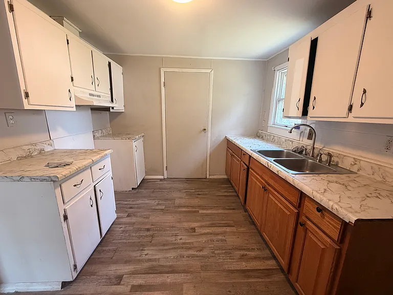 119 Whiting Ave — Photo 6