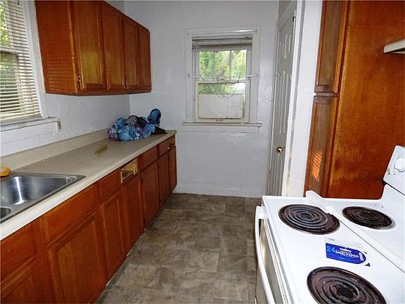 5th image of 1332 Oakland Ave