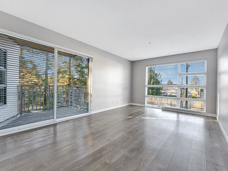 4320 Slocan St — Photo 3