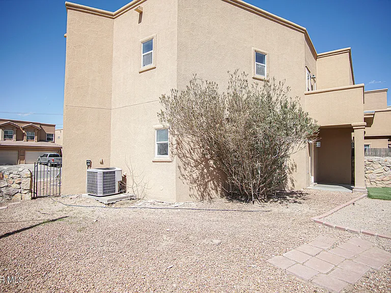 528 Green Village Ct #B — Photo 27