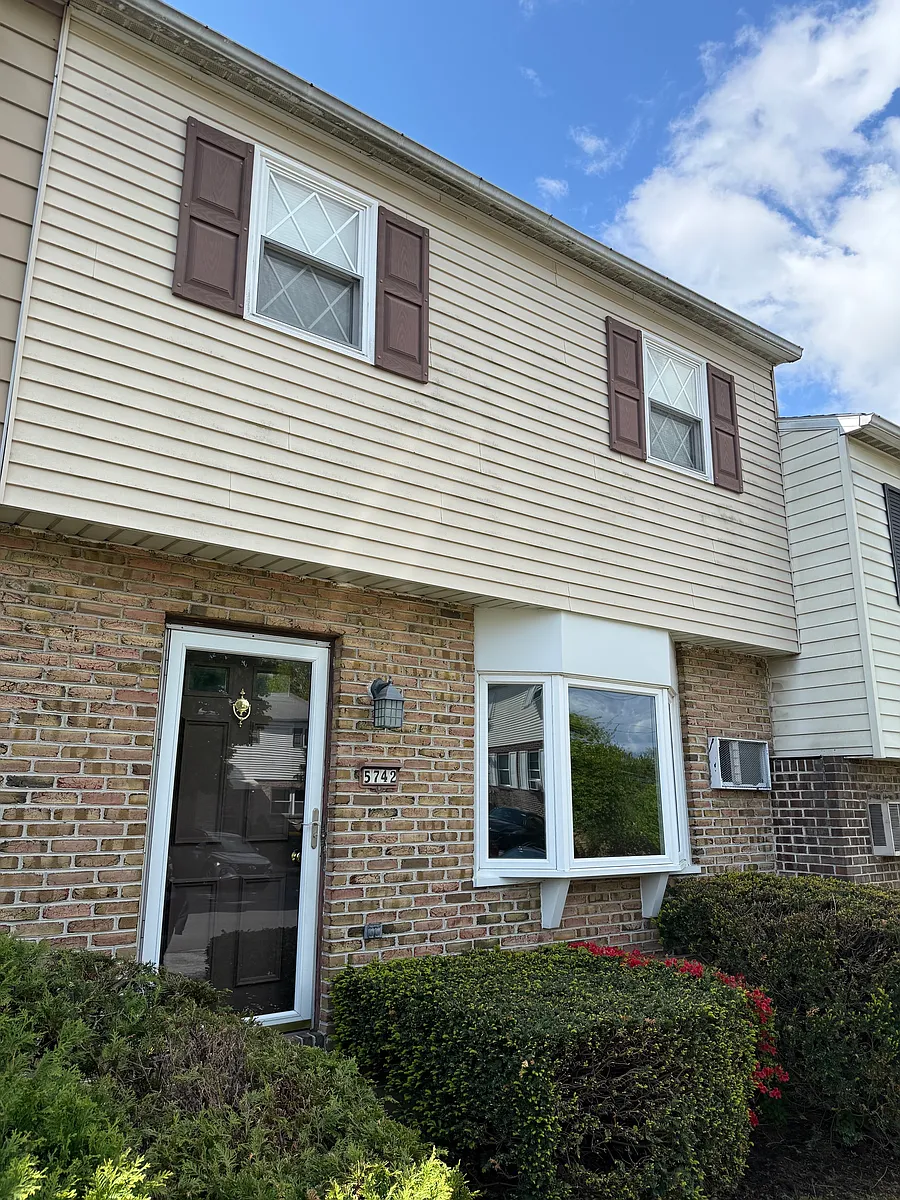 Building Photo - 5742 Greens Dr