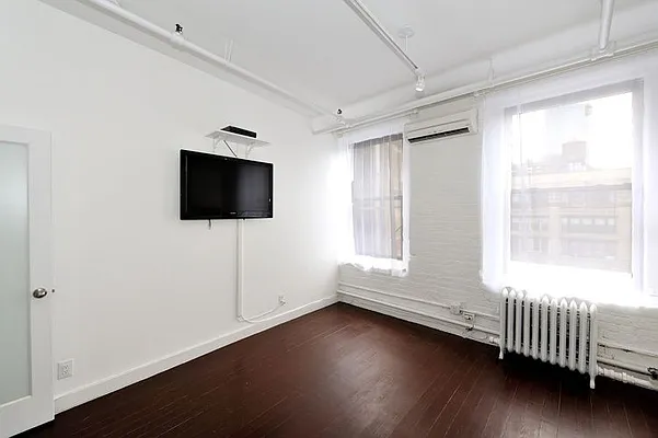 Rented by Eisenberg Exclusives | media 24