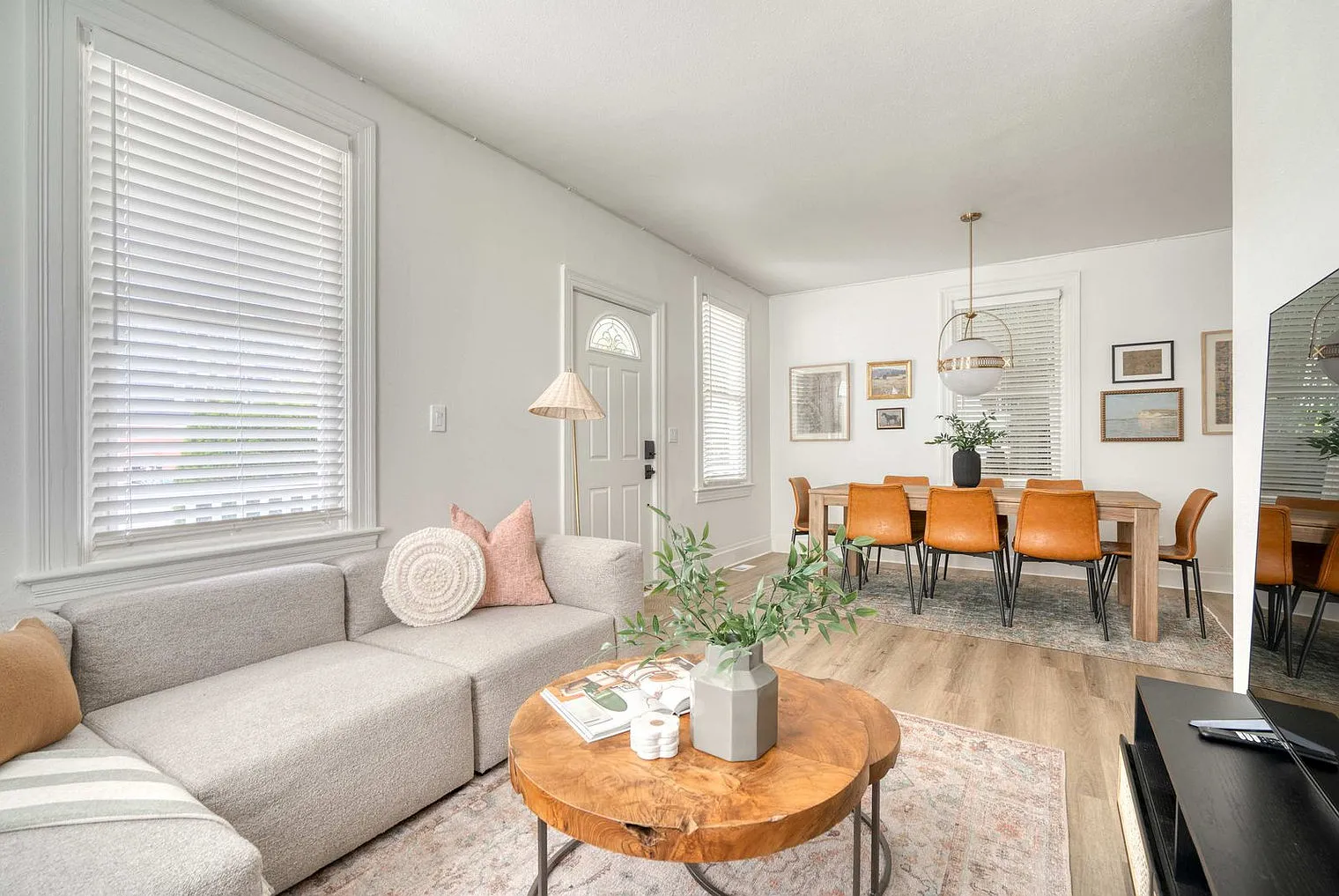 3 bed, 1.0 bath, 1496 sqft, $4,292 — Photo 4