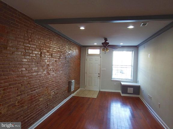 3rd image of 924 S Robinson St