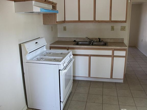 4th image of 107 E District St