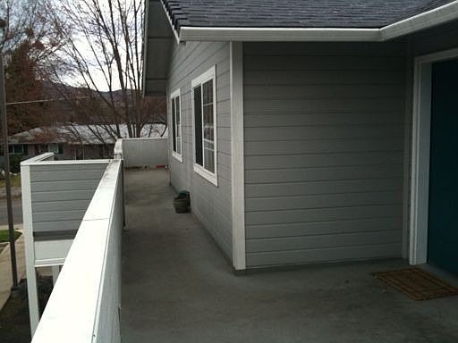 2nd image of 871 Valley View Dr Unit B