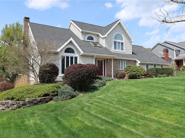 223 Stardust Dr, Johnstown, PA 15904