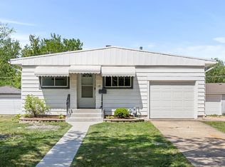 18 N Summit Ave, Villa Park, IL