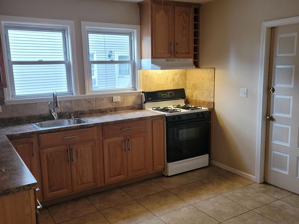2nd image of 49 Child St #1