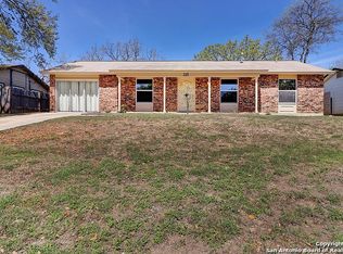 115 Woodview Dr, Live Oak, TX 78233