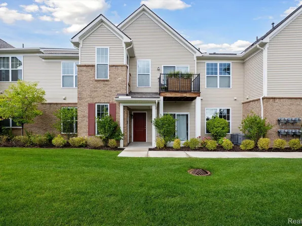 9900 Ridge Run St, Howell, MI 48855
