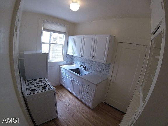 3rd image of 105 21st Ave 4-unit 211050