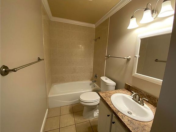 3rd image of 4811 Orleans Ct APT A