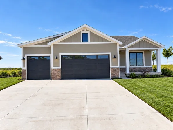 1630 NW Parkside Ln, Waukee, IA 50263